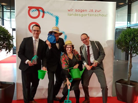 Zahlreiche Personen sagen mit ihrem Foto JA zur Landesgartenschaubewerbung. Foto: Stadt Offenburg Fotoaktion zur Landesgartenschaubewerbung Offenburgs