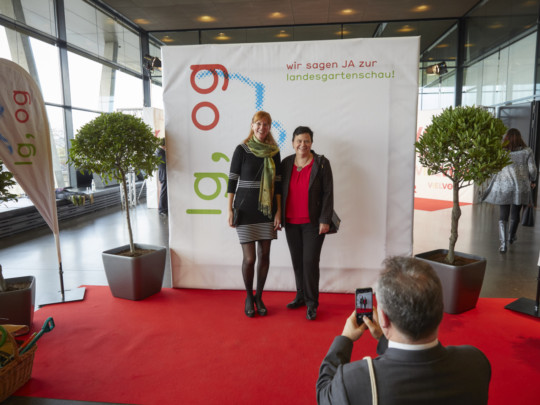 Zahlreiche Personen sagen mit ihrem Foto JA zur Landesgartenschaubewerbung. Foto: Michael Bode Fotoaktion zur Landesgartenschaubewerbung Offenburgs