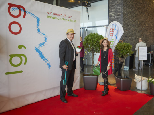 Zahlreiche Personen sagen mit ihrem Foto JA zur Landesgartenschaubewerbung. Foto: Michael Bode Fotoaktion zur Landesgartenschaubewerbung Offenburgs