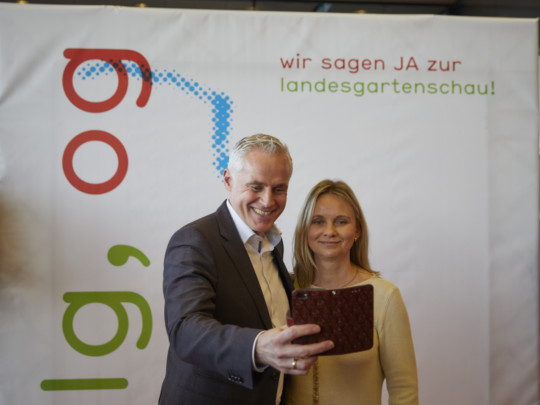 Zahlreiche Personen sagen mit ihrem Foto JA zur Landesgartenschaubewerbung. Foto: Michael Bode Fotoaktion zur Landesgartenschaubewerbung Offenburgs