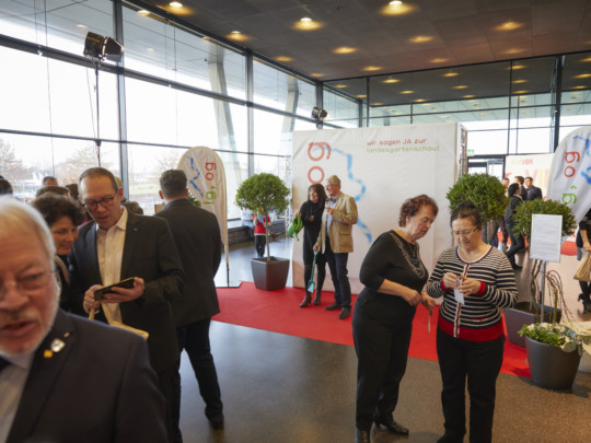 Zahlreiche Personen sagen mit ihrem Foto JA zur Landesgartenschaubewerbung. Foto: Michael Bode Fotoaktion zur Landesgartenschaubewerbung Offenburgs