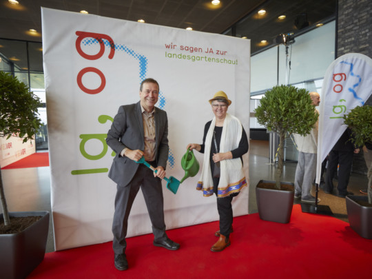 Thomas Marwein MdL unterstützt die Landesgartenschaubewerbung. Foto: Michael Bode Fotoaktion zur Landesgartenschaubewerbung Offenburgs