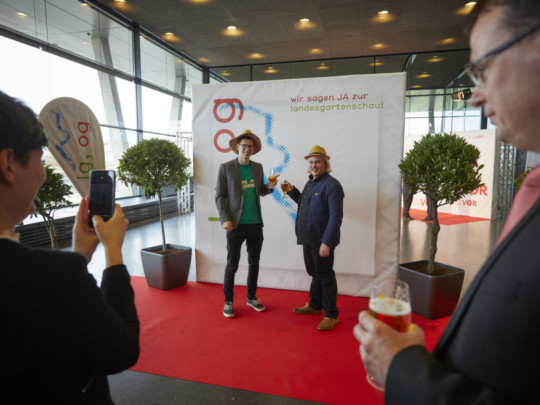 Zahlreiche Personen sagen mit ihrem Foto JA zur Landesgartenschaubewerbung. Foto: Michael Bode Fotoaktion zur Landesgartenschaubewerbung Offenburgs