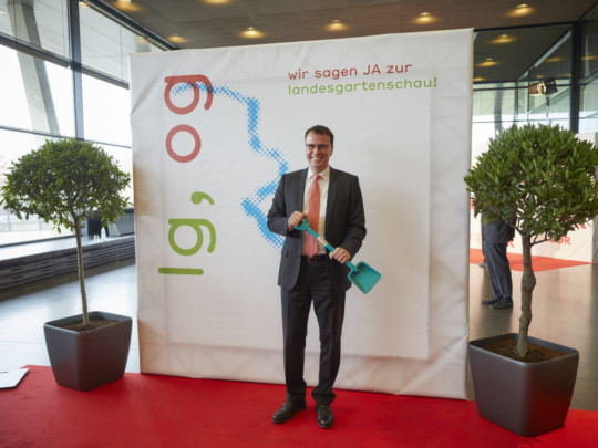 Staatssekretär Volker Schebesta hofft auf den Zuschlag für Offenburg. Foto: Michael Bode Fotoaktion zur Landesgartenschaubewerbung Offenburgs