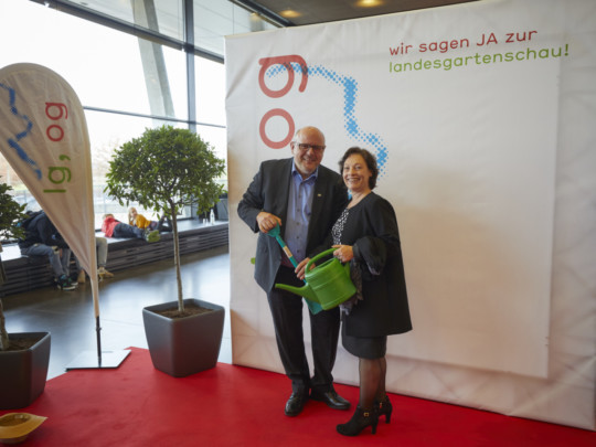 Zahlreiche Personen sagen mit ihrem Foto JA zur Landesgartenschaubewerbung. Foto: Michael Bode Fotoaktion zur Landesgartenschaubewerbung Offenburgs
