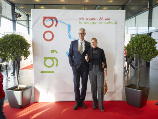 Auch Andreas Herz (Vorstand der Volksbank in der Ortenau) unterstützt die Landesgartenschaubewerbung. Foto: Michael Bode Fotoaktion zur Landesgartenschaubewerbung Offenburgs