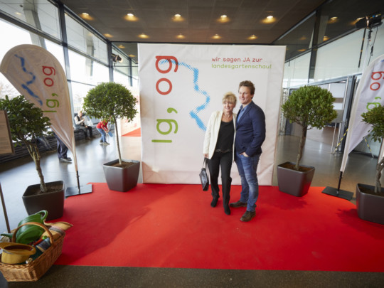 Zahlreiche Personen sagen mit ihrem Foto JA zur Landesgartenschaubewerbung. Foto: Michael Bode Fotoaktion zur Landesgartenschaubewerbung Offenburgs