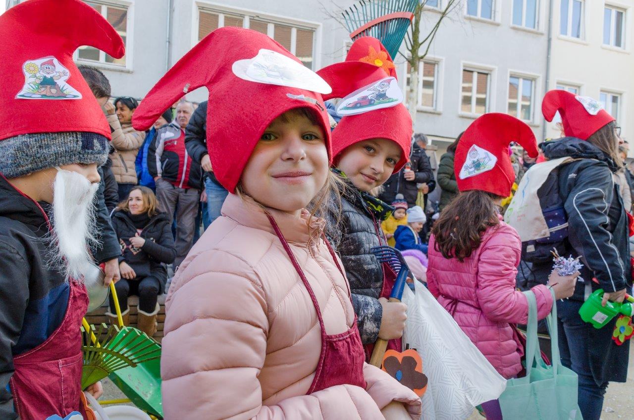 Die Kinder der Konrad-Adenauer Schule und des SFZ Stegermatts waren als Landesgartenschau-Zwerge verkleidet. Foto: Stadt Offenburg